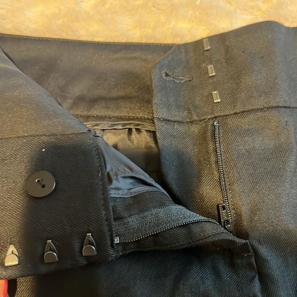 Express Shorts - Picture 3 of 6